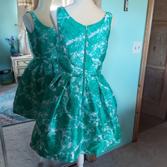 Vintage Style Fit and Flare Dress - Picture 5 of 11